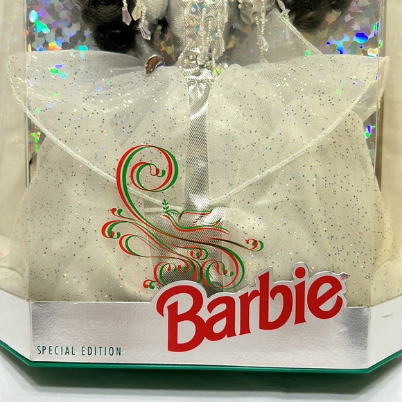 Happy Holidays Barbie - Picture 3 of 8